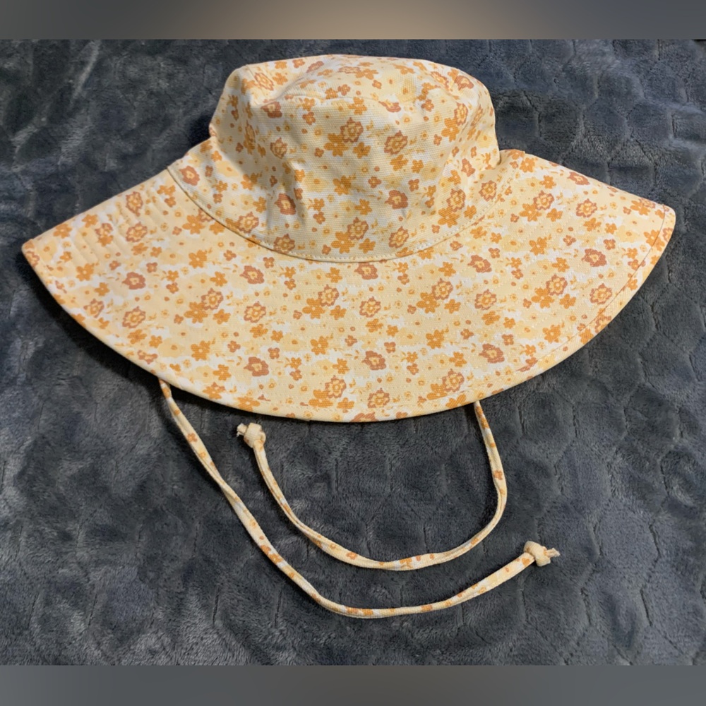 NWT Lack of Color Holiday Bucket Hat in Peach Bloom L/XL Sold at Free People